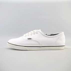 VANS AUTHENTIC Vans retro-inspired footwear styles