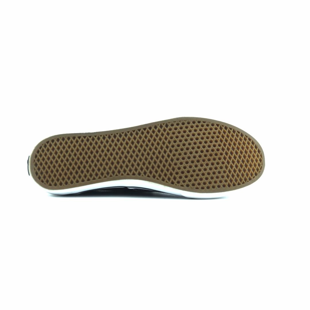 VANS AUTHENTIC Vans skate shoe imagery