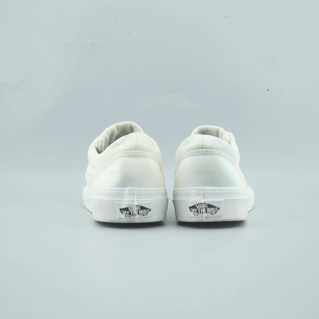 VANS AUTHENTIC Vans skate shoe imagery