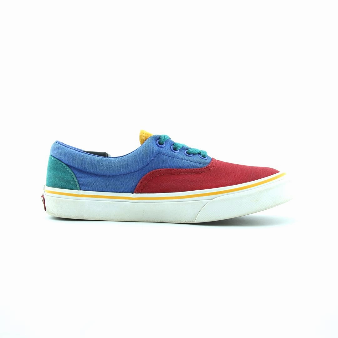 VANS AUTHENTIC Vans skate shoe imagery