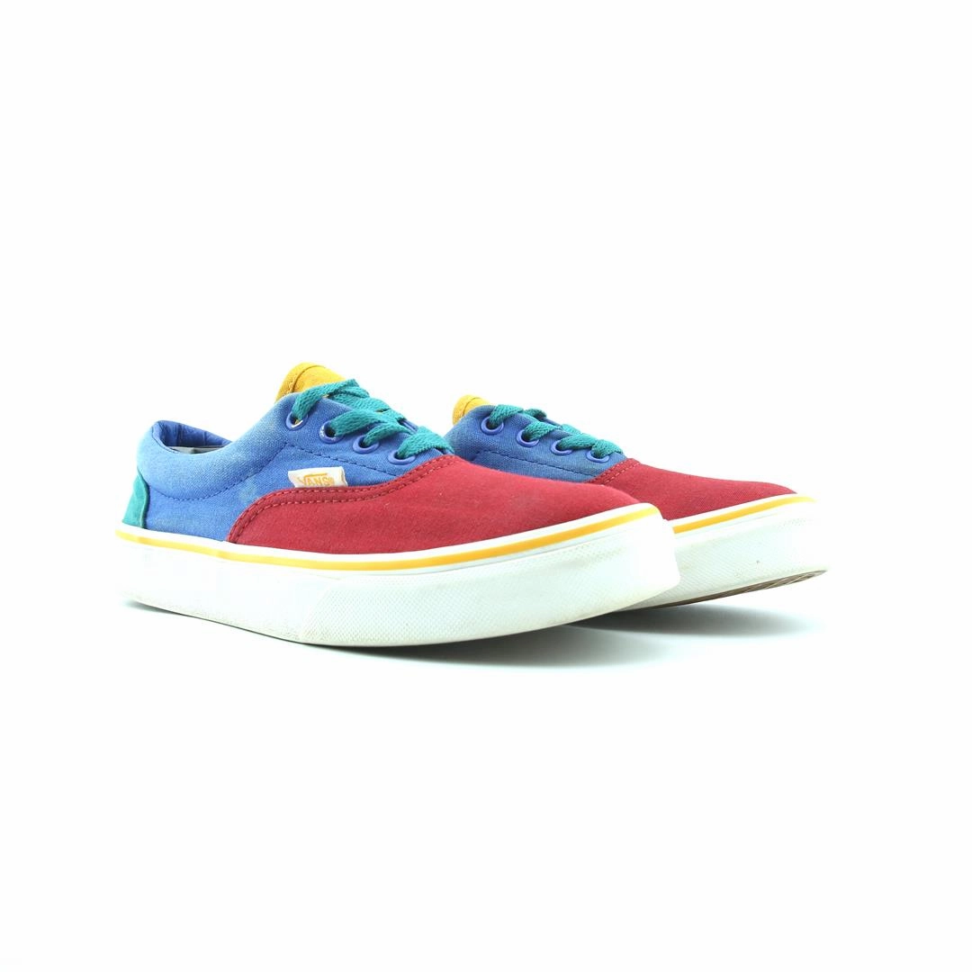 VANS AUTHENTIC Vans skate shoe imagery