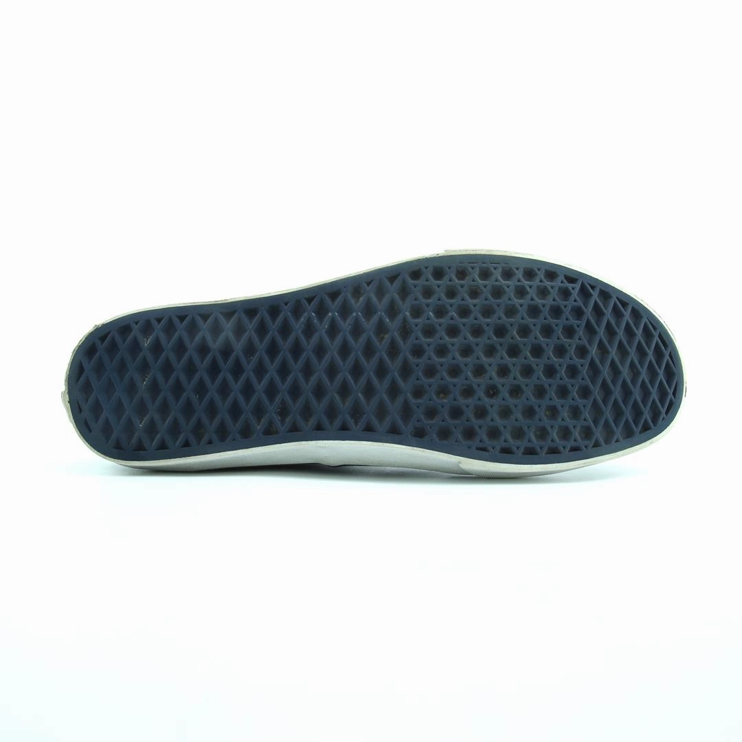 VANS AUTHENTIC Vans skate shoe imagery