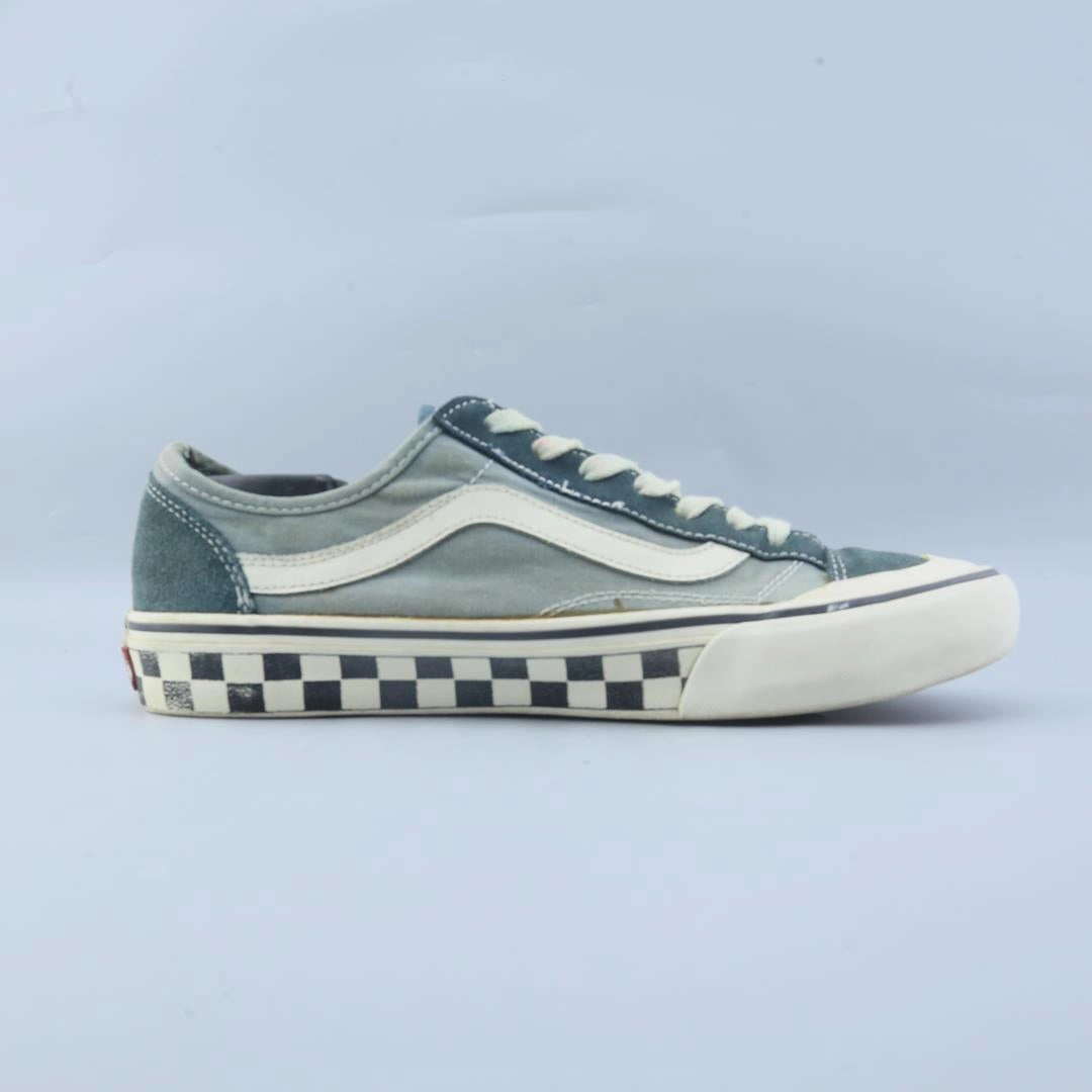 VANS AUTHENTIC Vans skate shoe imagery