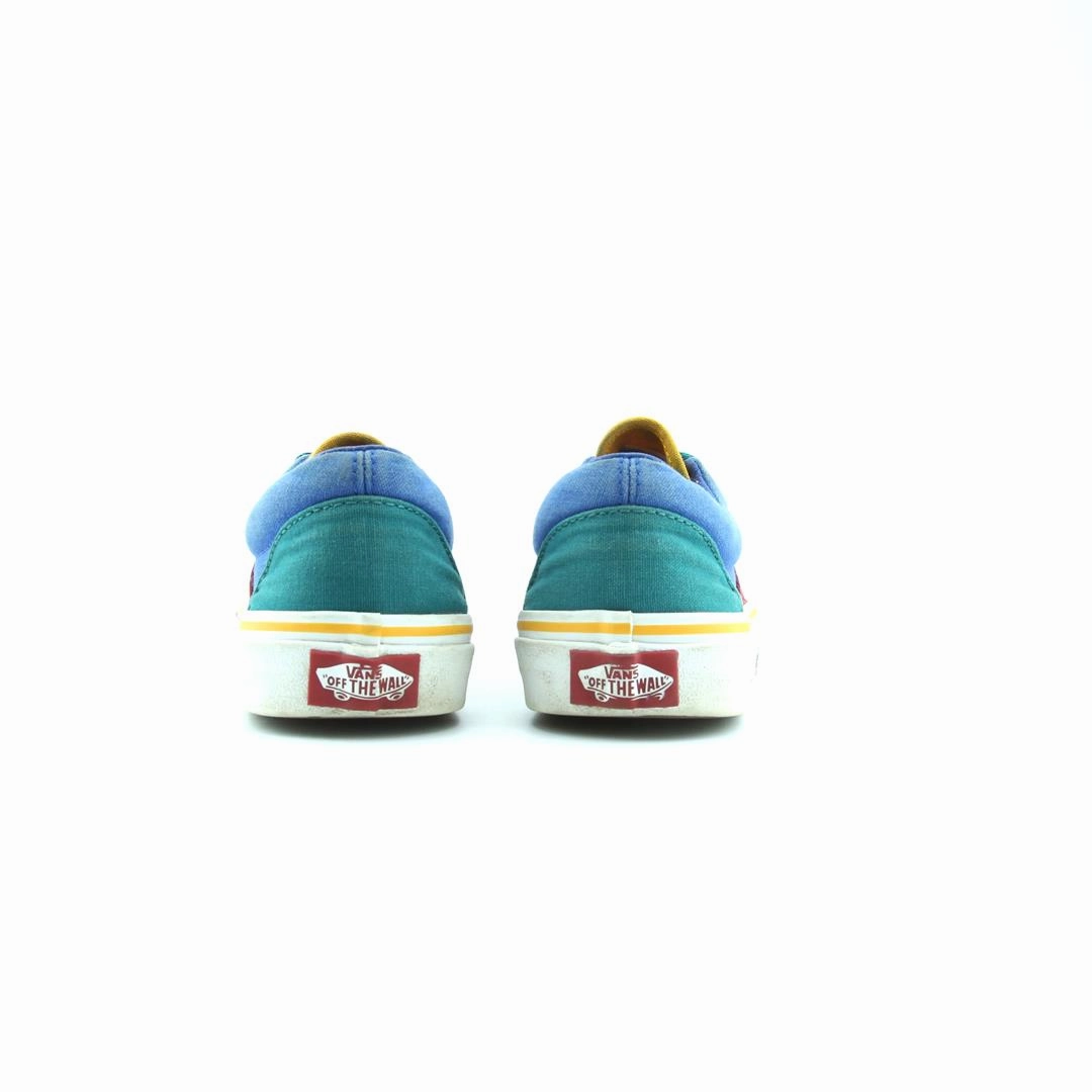 VANS AUTHENTIC Vans skate shoe imagery