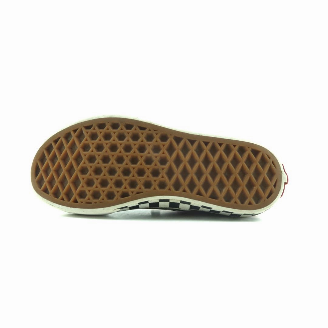 VANS AUTHENTIC Vans skate shoe imagery