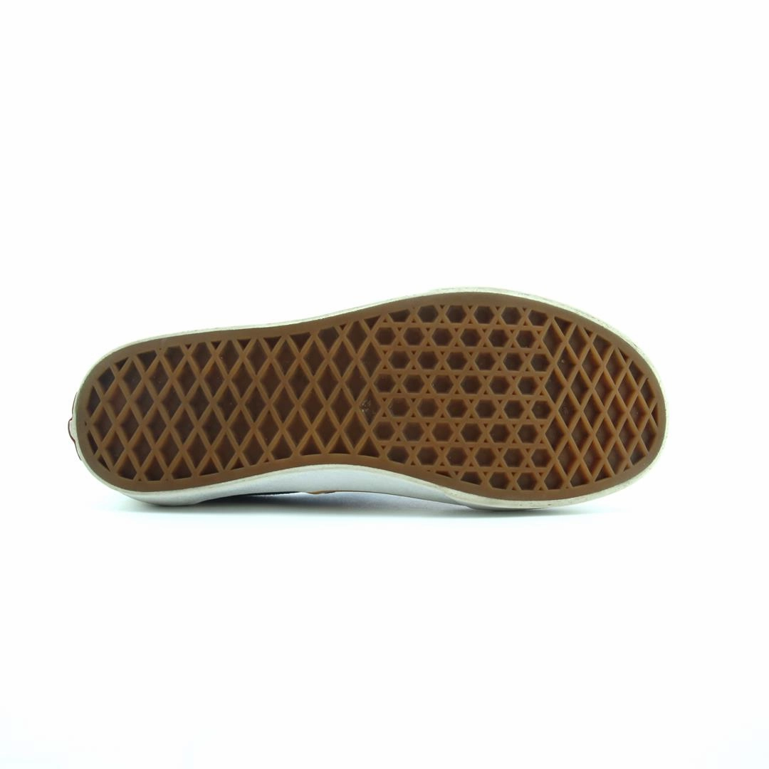 VANS AUTHENTIC Vans skate shoe imagery