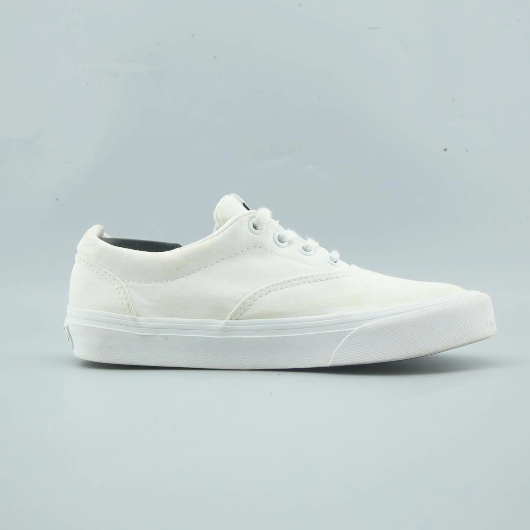 VANS AUTHENTIC Vans skate shoe imagery