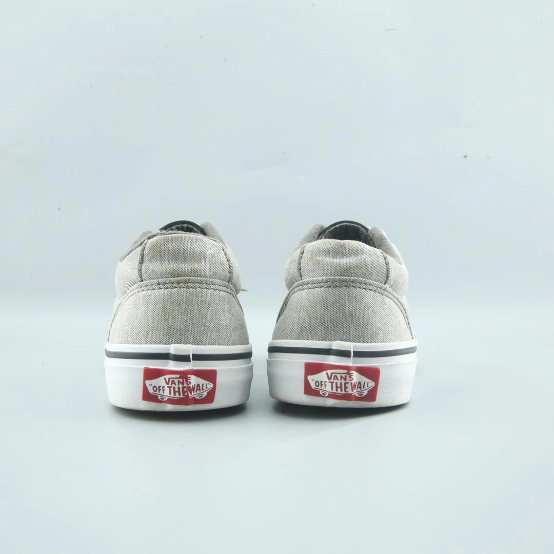 VANS AUTHENTIC Vans skate shoe imagery