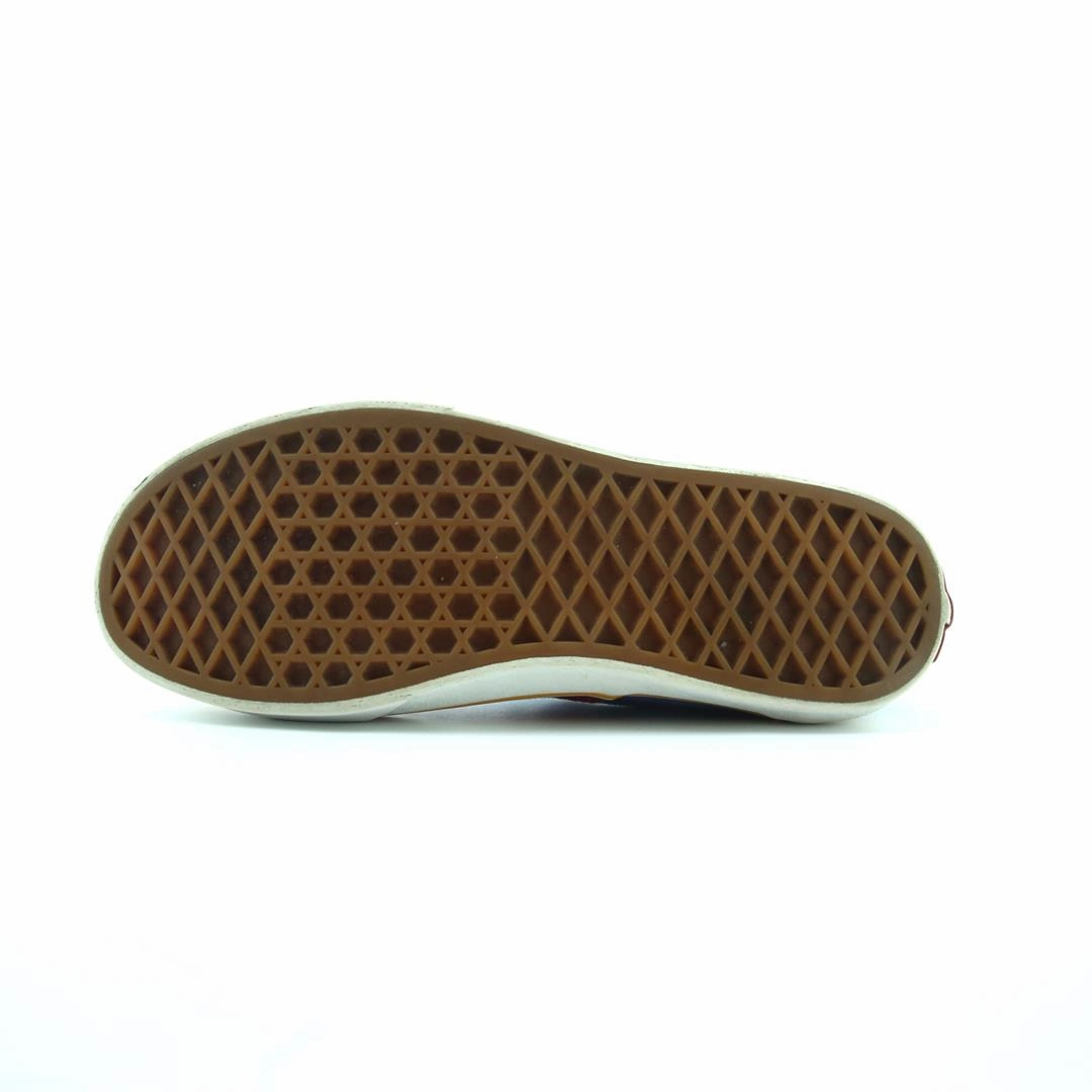 VANS AUTHENTIC Vans skate shoe imagery