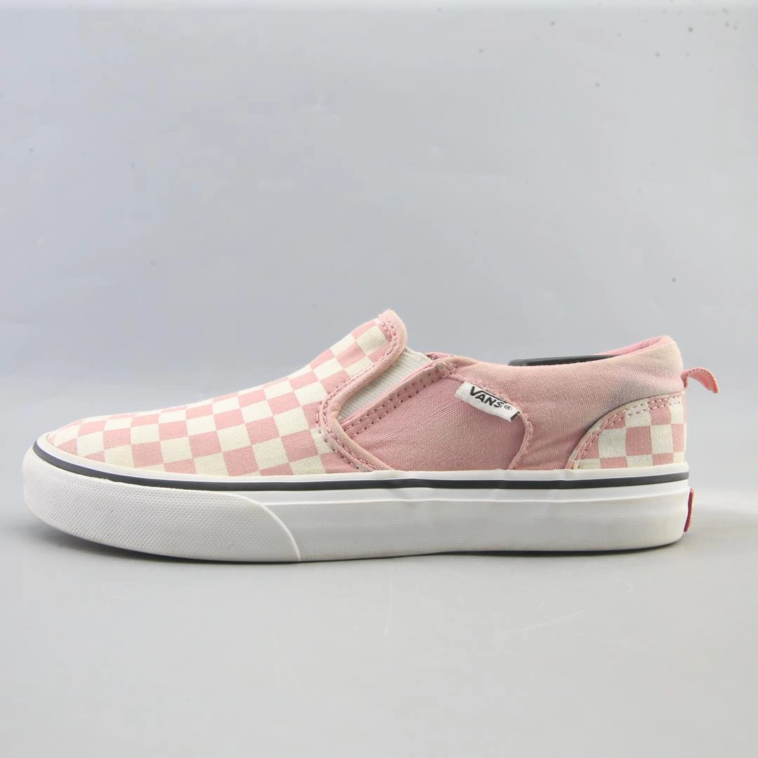 VANS CLASSIC CHECKERBOARD Vans retro-inspired footwear styles