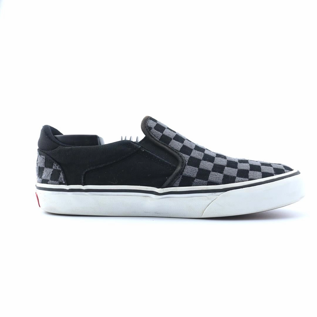 VANS CLASSIC CHECKERBOARD Vans skate shoe imagery