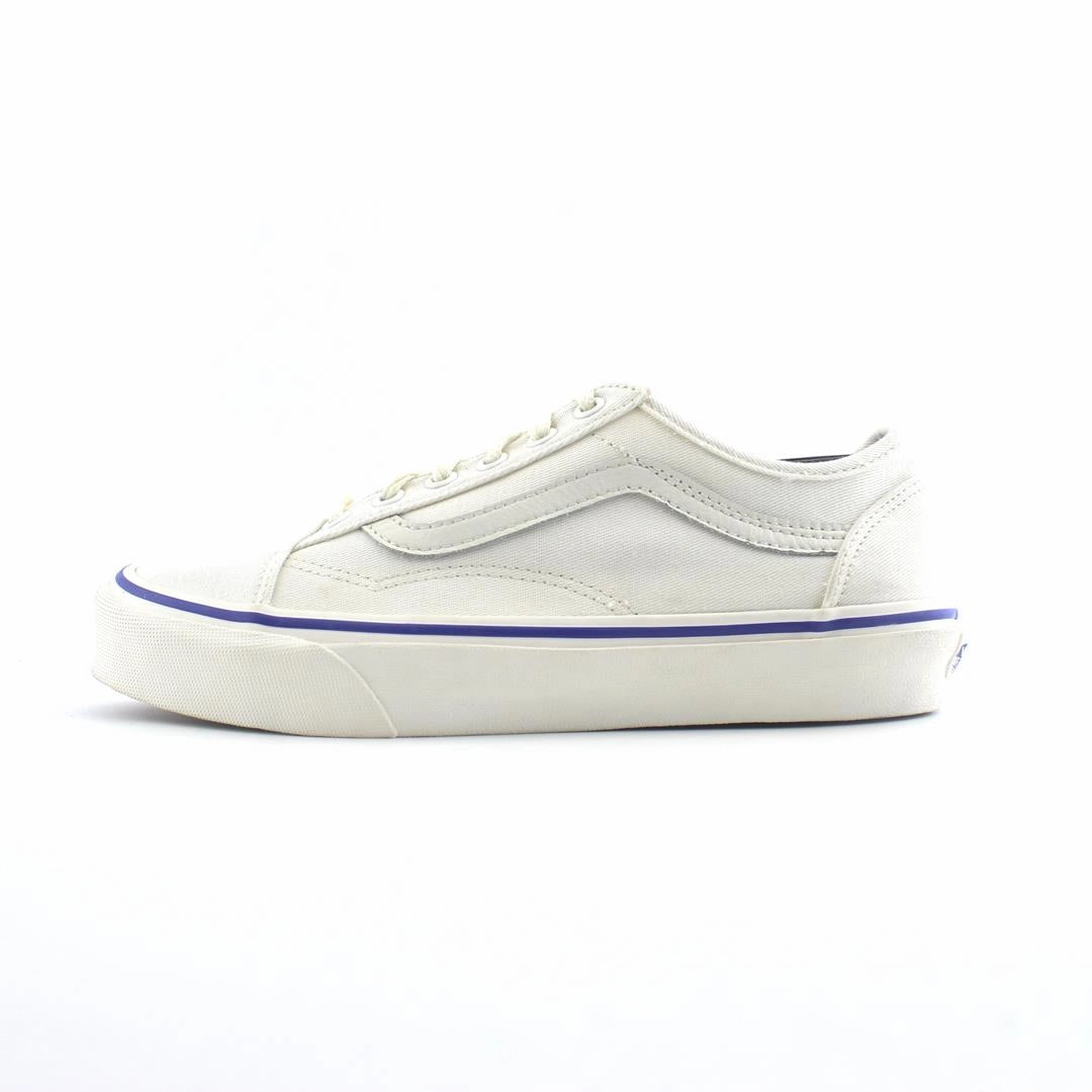 VANS OLD SKOOL Vans retro-inspired footwear styles