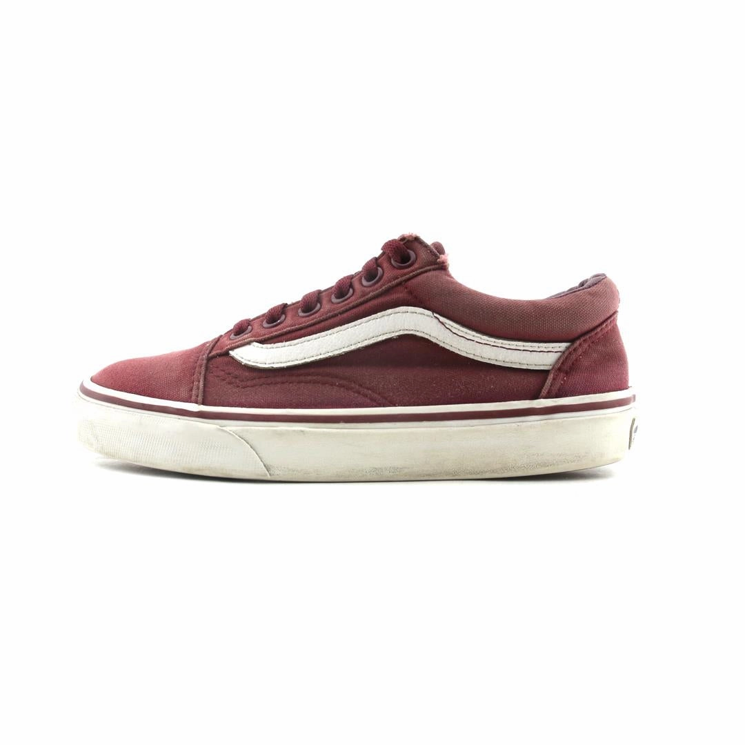 VANS OLD SKOOL Vans retro-inspired footwear styles