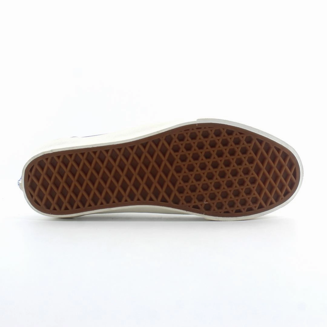 VANS OLD SKOOL Vans casual shoe snapshots