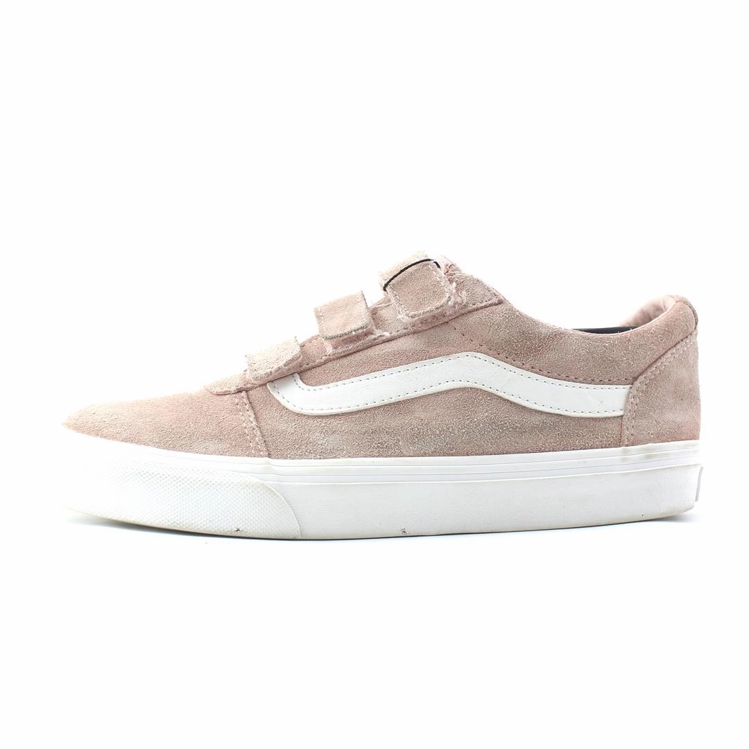 VANS OLD SKOOL Vans retro-inspired footwear styles