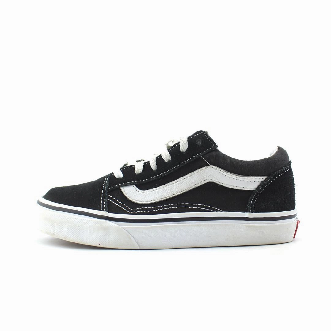 VANS OLD SKOOL Vans retro-inspired footwear styles
