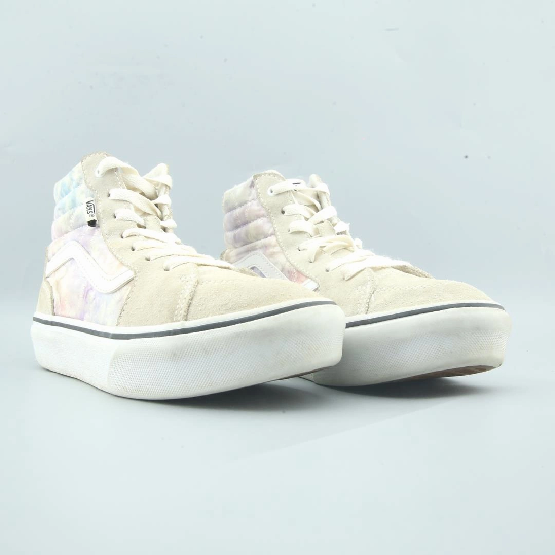 VANS SK8-HI Vans skate shoe imagery