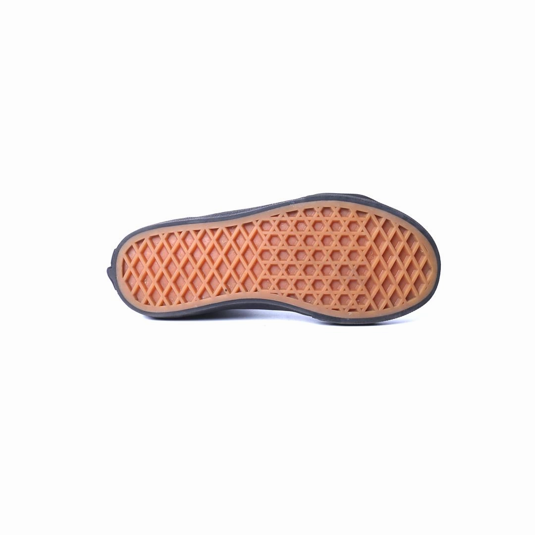 VANS SK8-HI Vans skate shoe imagery