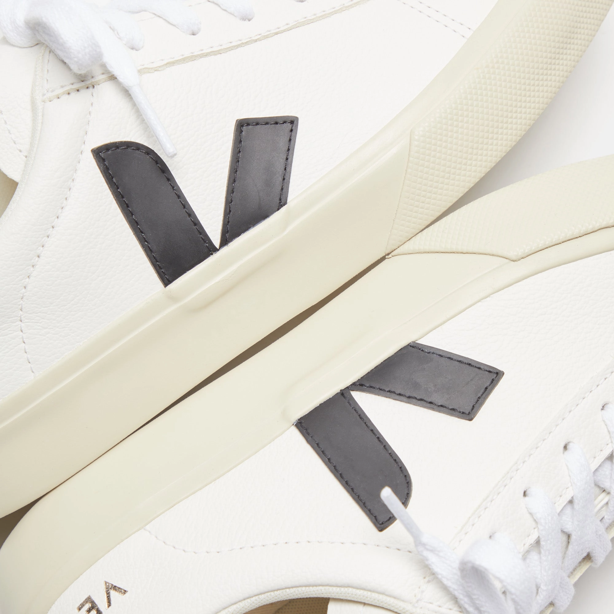 Veja WMNS Campo - Extra White / Black Minimalist Walking Shoes