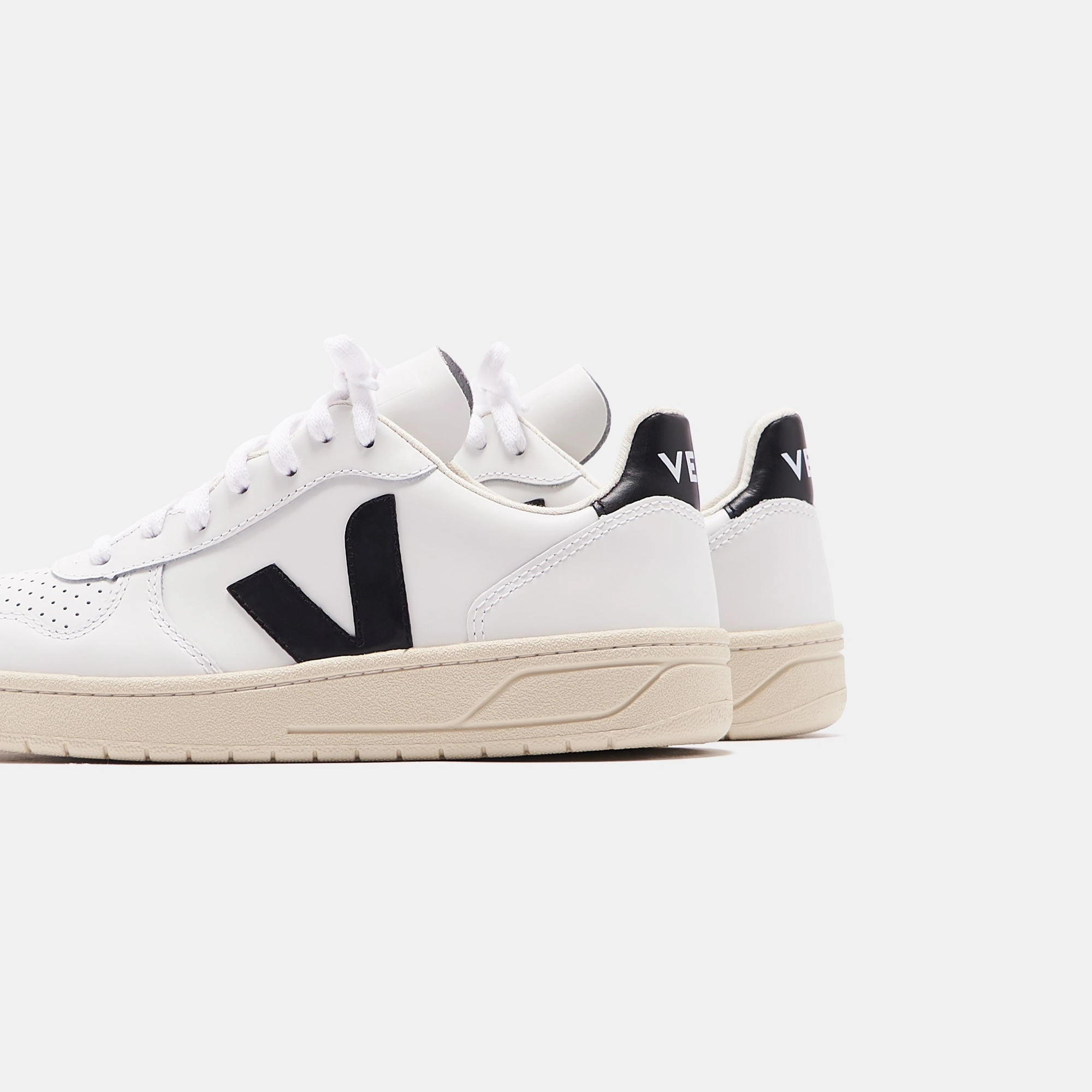 Veja WMNS V-10 - Extra White / Black Minimalist Walking Shoes